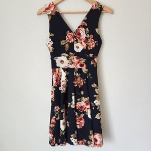 Junior's Haute Monde Black with Floral Pattern Sleeveless Short Dress, Size S